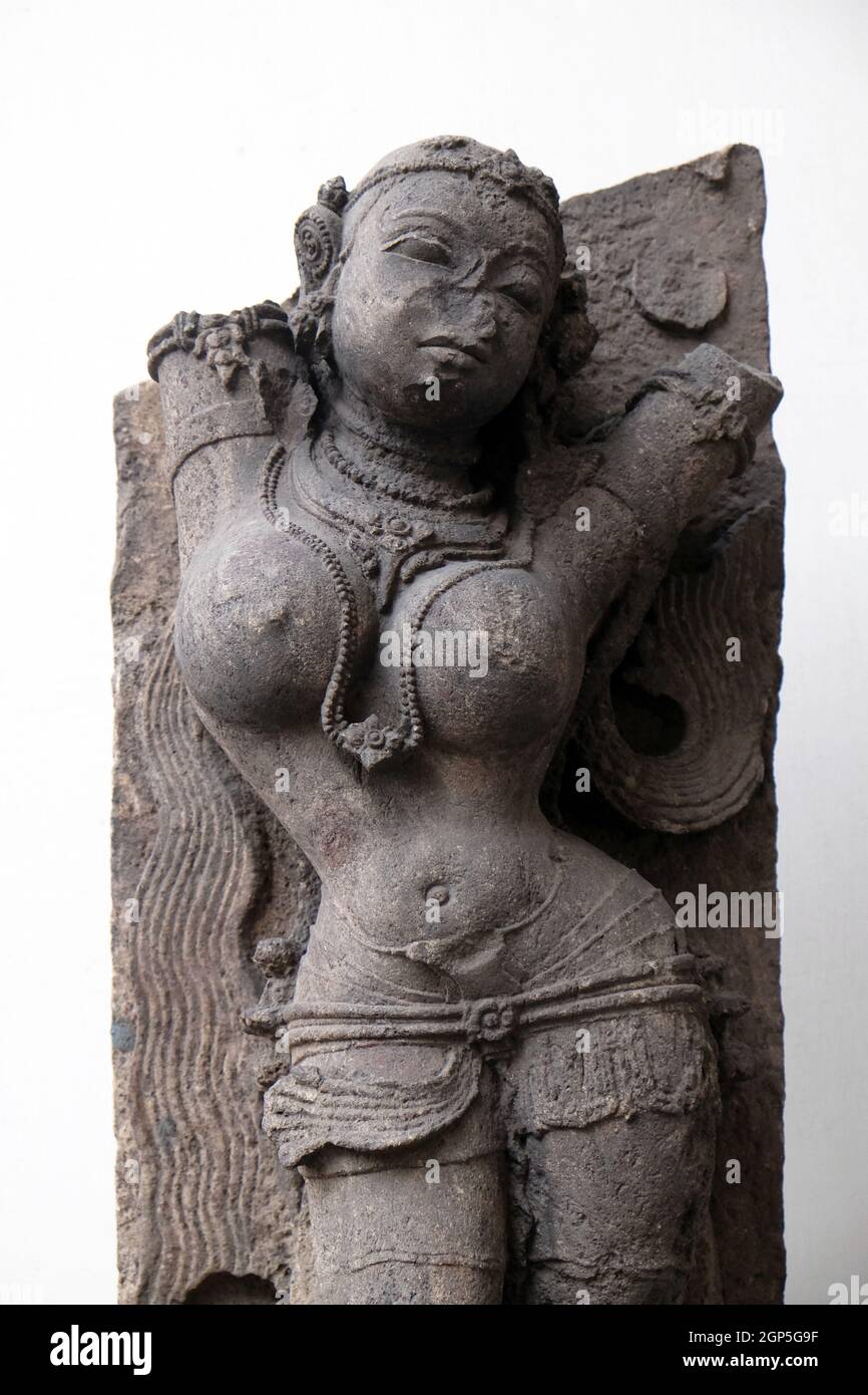 Salabhanjika, du XIIIe siècle trouvé à Kondalite Konark, Odisha aujourd'hui exposé dans le Musée indien de Kolkata, Bengale-Occidental, Inde Banque D'Images