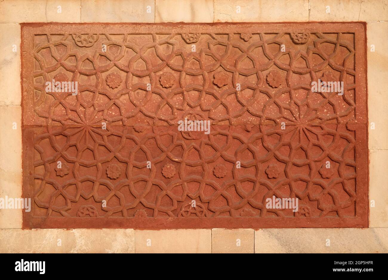 Motif en pierre sur un mur du temple à Red fort, Agra, site classé au patrimoine mondial de l'UNESCO, Inde Banque D'Images