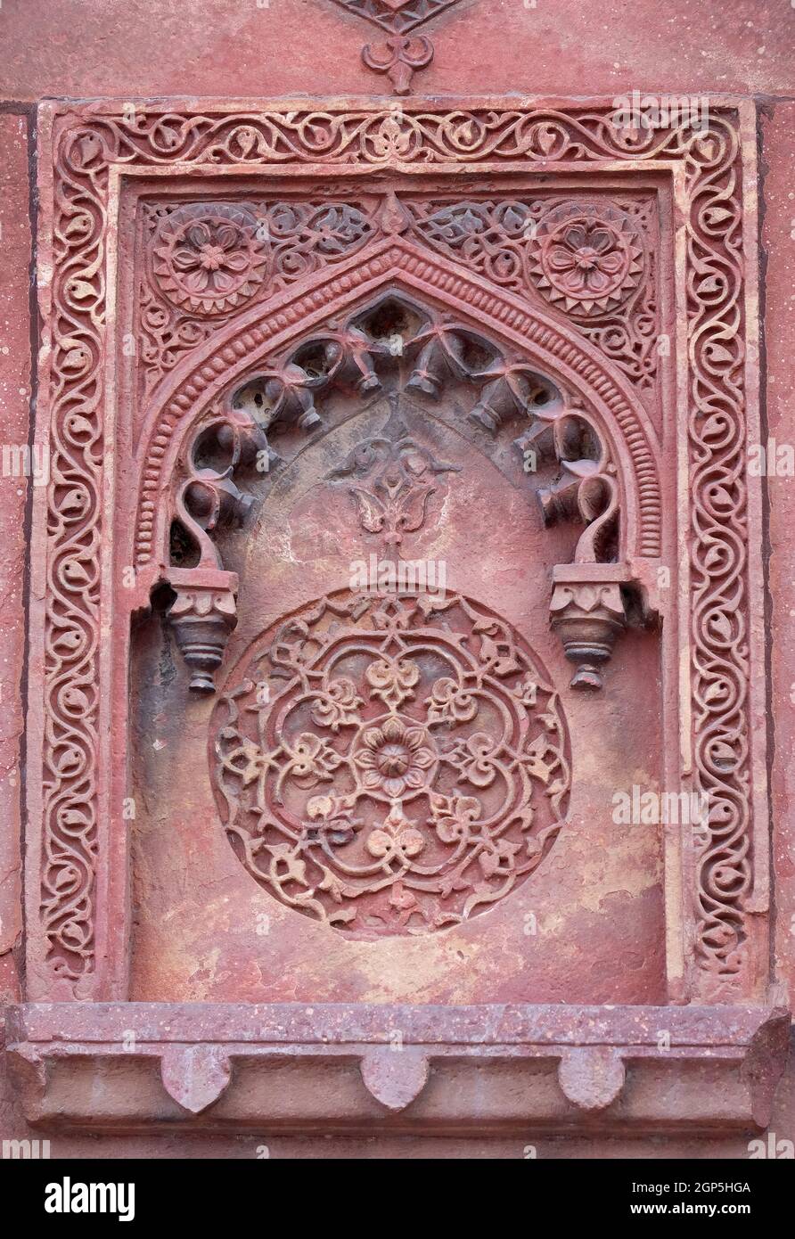 Motif en pierre sur un mur du temple à Red fort, Agra, site classé au patrimoine mondial de l'UNESCO, Inde Banque D'Images