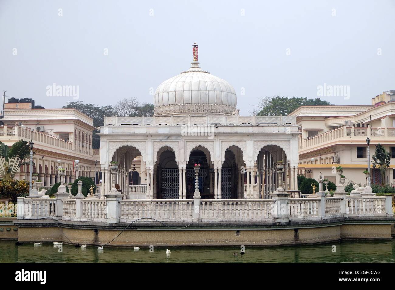 Le temple Jain (également appelé temple Parshwanath) est un temple Jain à Badridas Temple Street est une attraction touristique majeure à Kolkata, Bengale occidental, Inde Banque D'Images