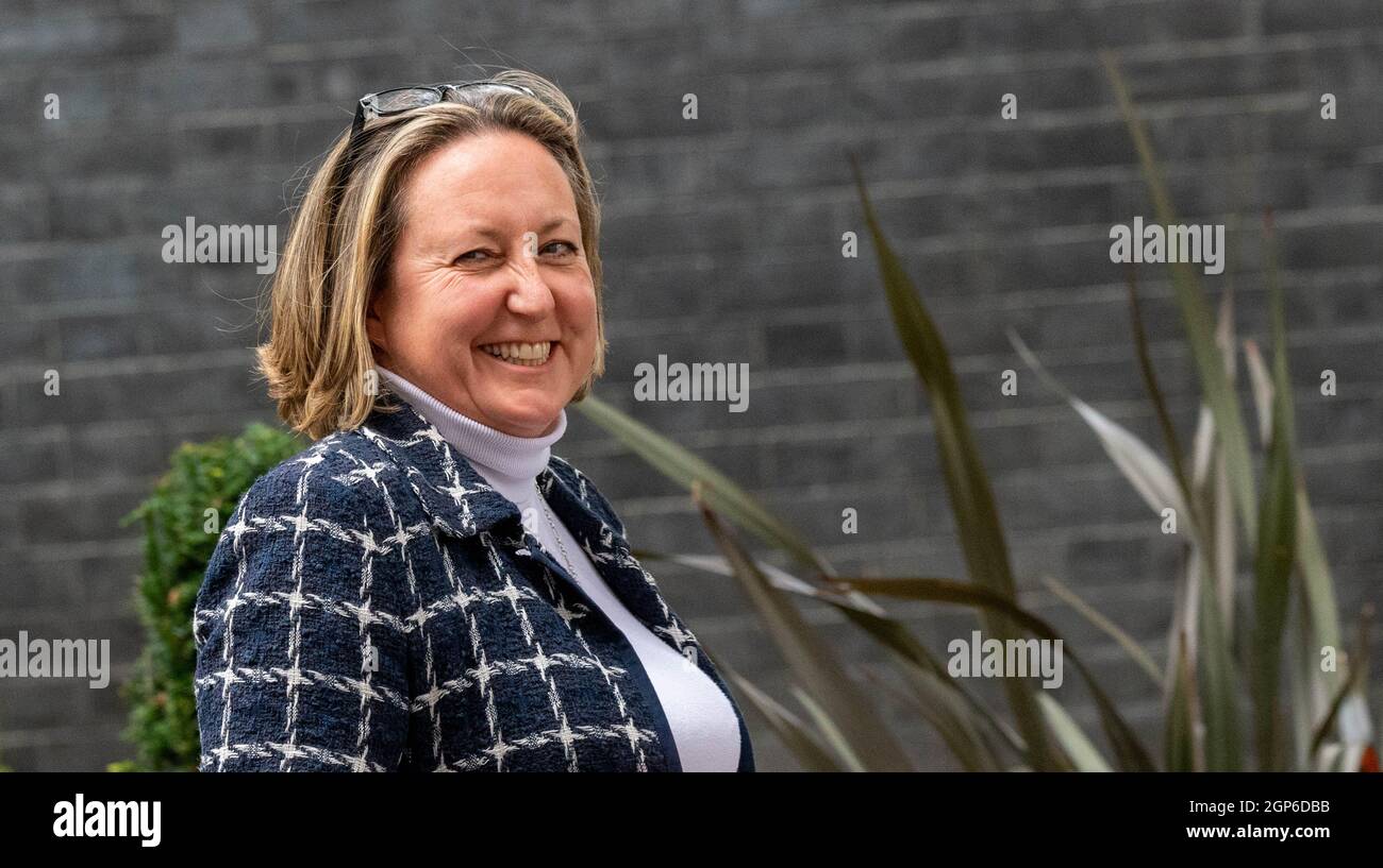 Londres, Royaume-Uni. 28 septembre 2021. Anne-Marie Trevelyan, Secrétaire au Commerce international, quitte une réunion au 10 Downing Street, Londres crédit: Ian Davidson/Alay Live News Banque D'Images