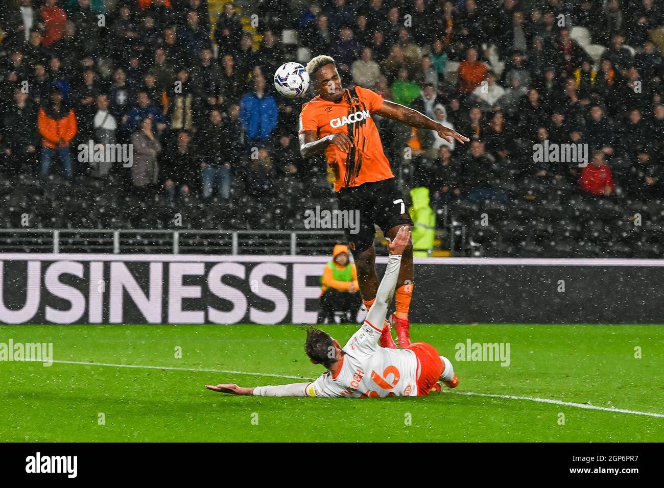 Mallik Wilks #7 de Hull City gagne la barre de coupe mais est à côté Banque D'Images