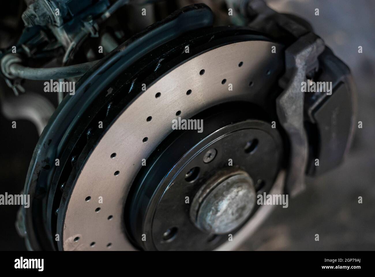 Détail d'un frein à disque perforé pour voiture sport, pièces de rechange pour réglage sport Banque D'Images