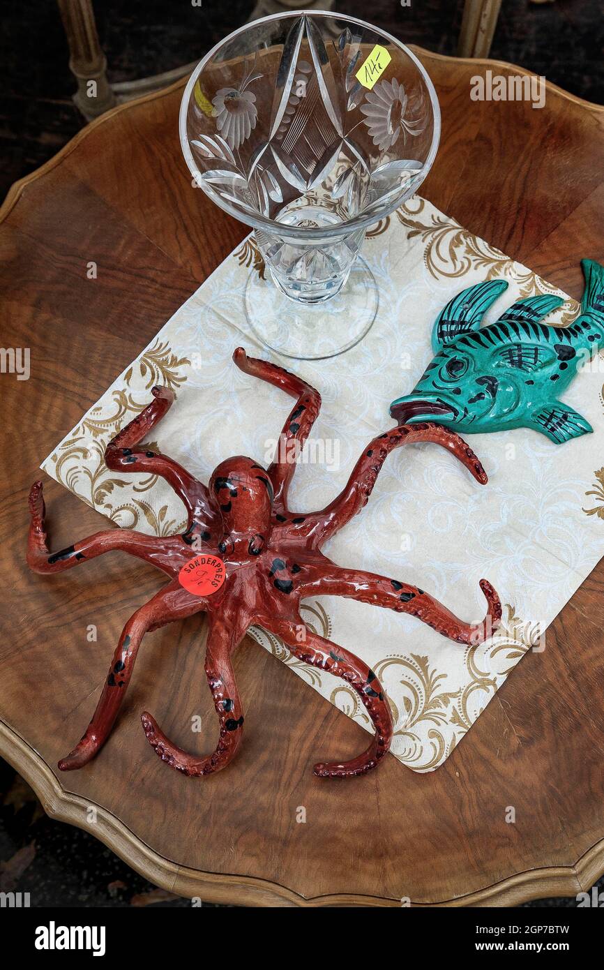 Verre, poisson en céramique, poulpe en céramique, Auer Dult, Munich, Haute-Bavière, Bavière, Allemagne Banque D'Images