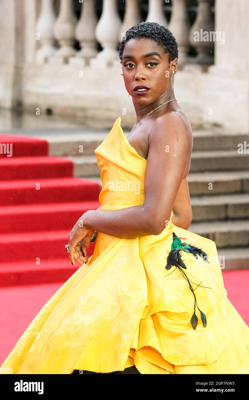 Royal Albert Hall, Londres, Royaume-Uni. 28 septembre 2021. Lashana Lynch participe à la première mondiale de No Time To Die. Photo par crédit : Julie Edwards/Alamy Live News Banque D'Images