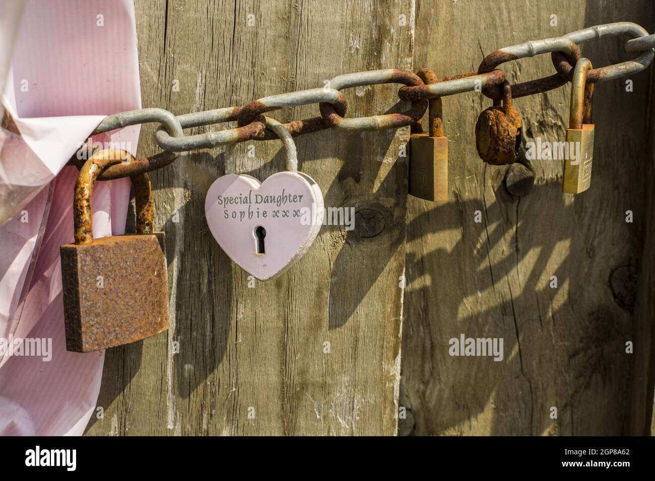clôture avec cadenas, symbole de l'amour Banque D'Images