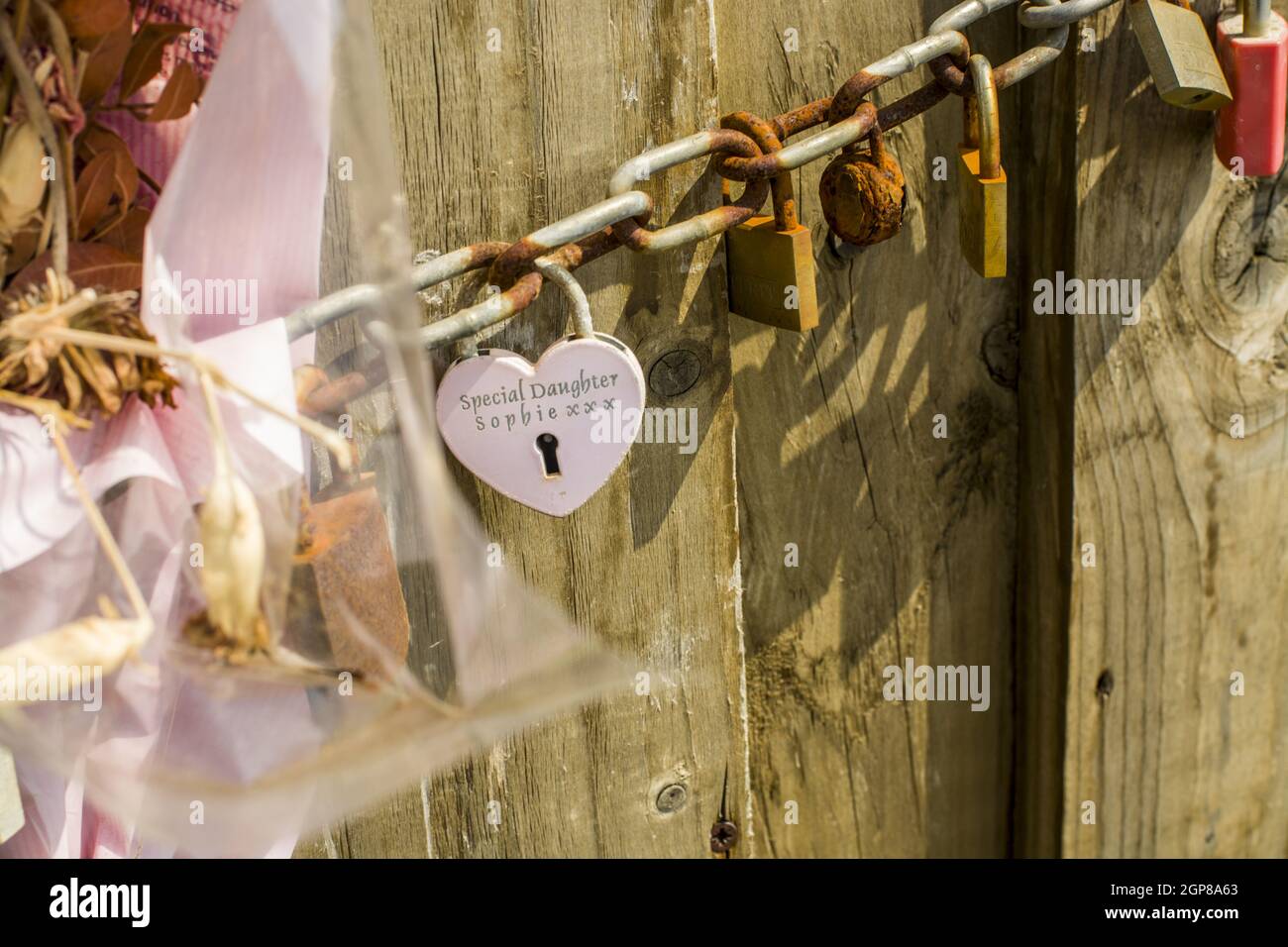 clôture avec cadenas, symbole de l'amour Banque D'Images