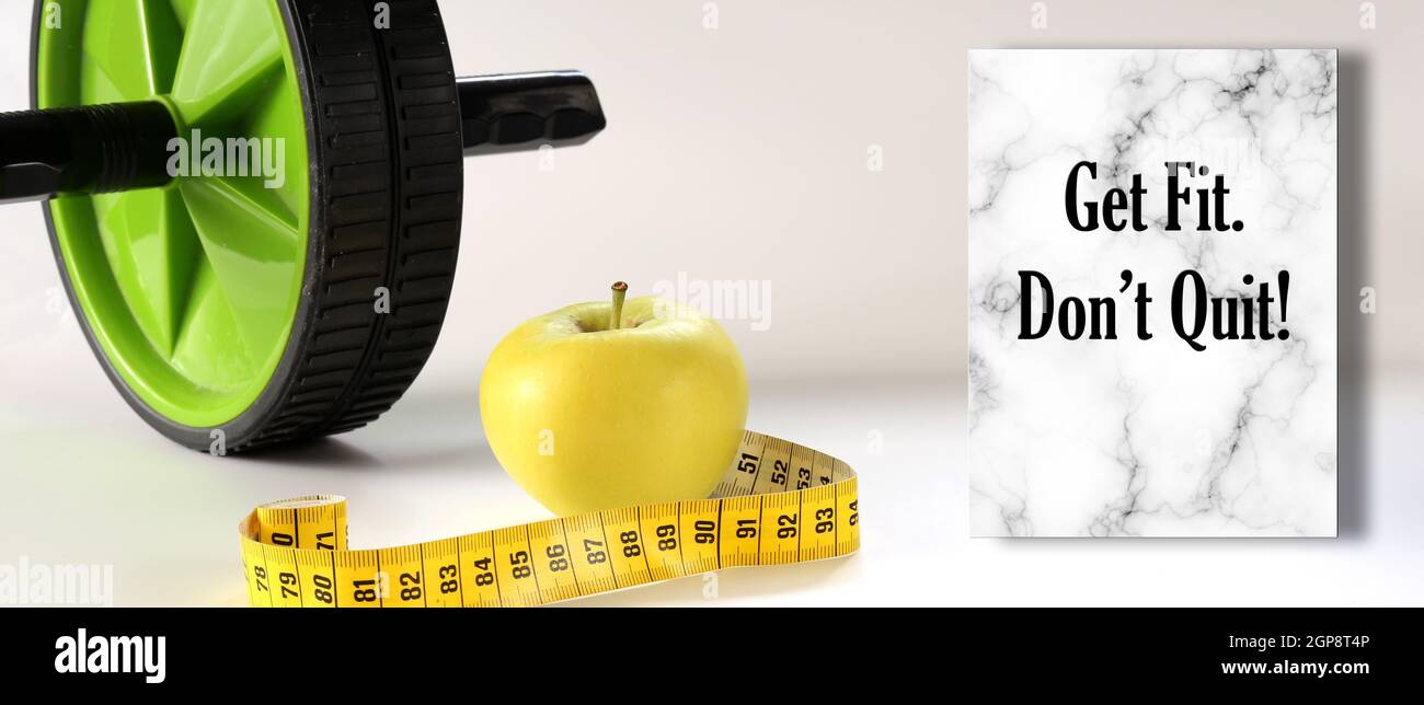 Citation motivante sur le mode de vie sain. Concept de forme physique et de vie saine. Texte du devis motivationnel s'adapter. Ne quittez pas. Apple, mètre ruban, sport h Banque D'Images