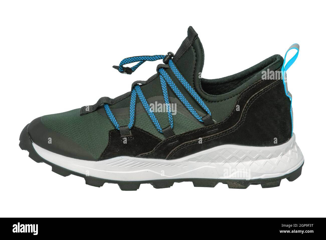 Chaussures de sport Mans. Gros plan d'une sneaker ou d'une chaussure de sport verte isolée sur un fond blanc. Chaussures élégantes et tendance pour Homme. Macro. Banque D'Images Chaussures de sport Mans. Gros plan d'une sneaker ou d'une chaussure de sport verte isolée sur un fond blanc. Chaussures élégantes et tendance pour Homme. Macro. Banque D'Images