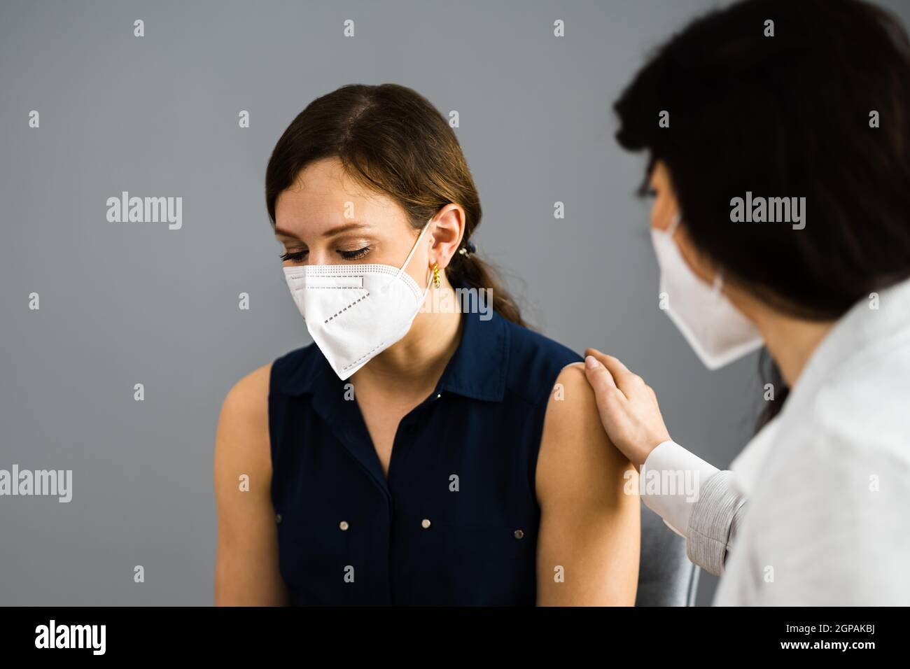 Thérapie africaine et soutien personnes dans le masque de visage Banque D'Images