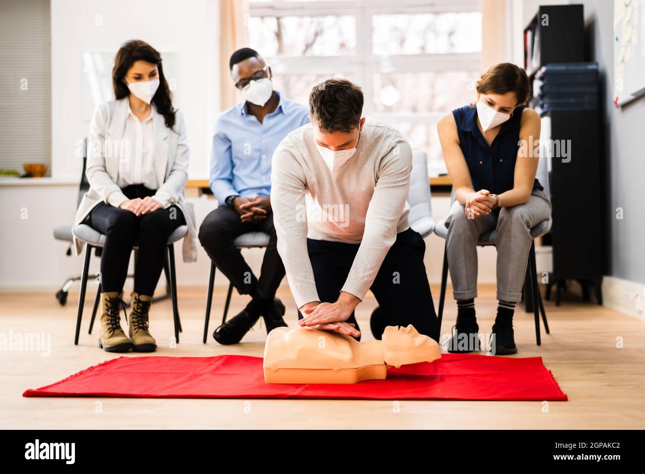 Premiers soins RCP réanimation formation en masque facial Banque D'Images