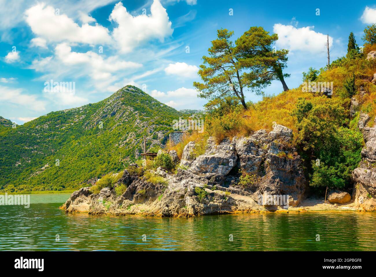 Rijeka Crnojevica. Vue imprenable sur Rijeka Crnojevica. Parc national du lac Skadar, Monténégro Banque D'Images