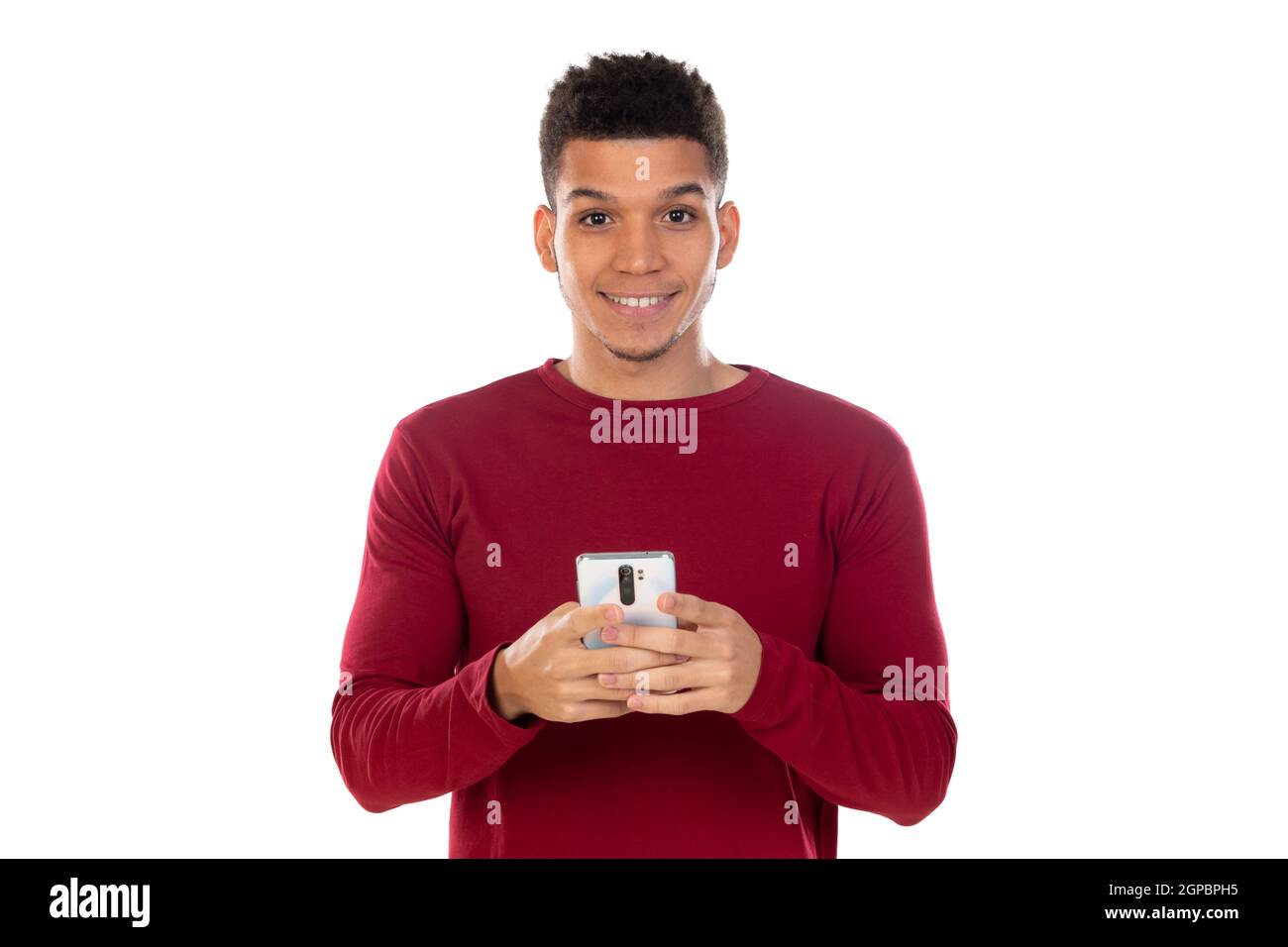 Type latin avec cheveux afro courts isolés sur fond blanc Banque D'Images