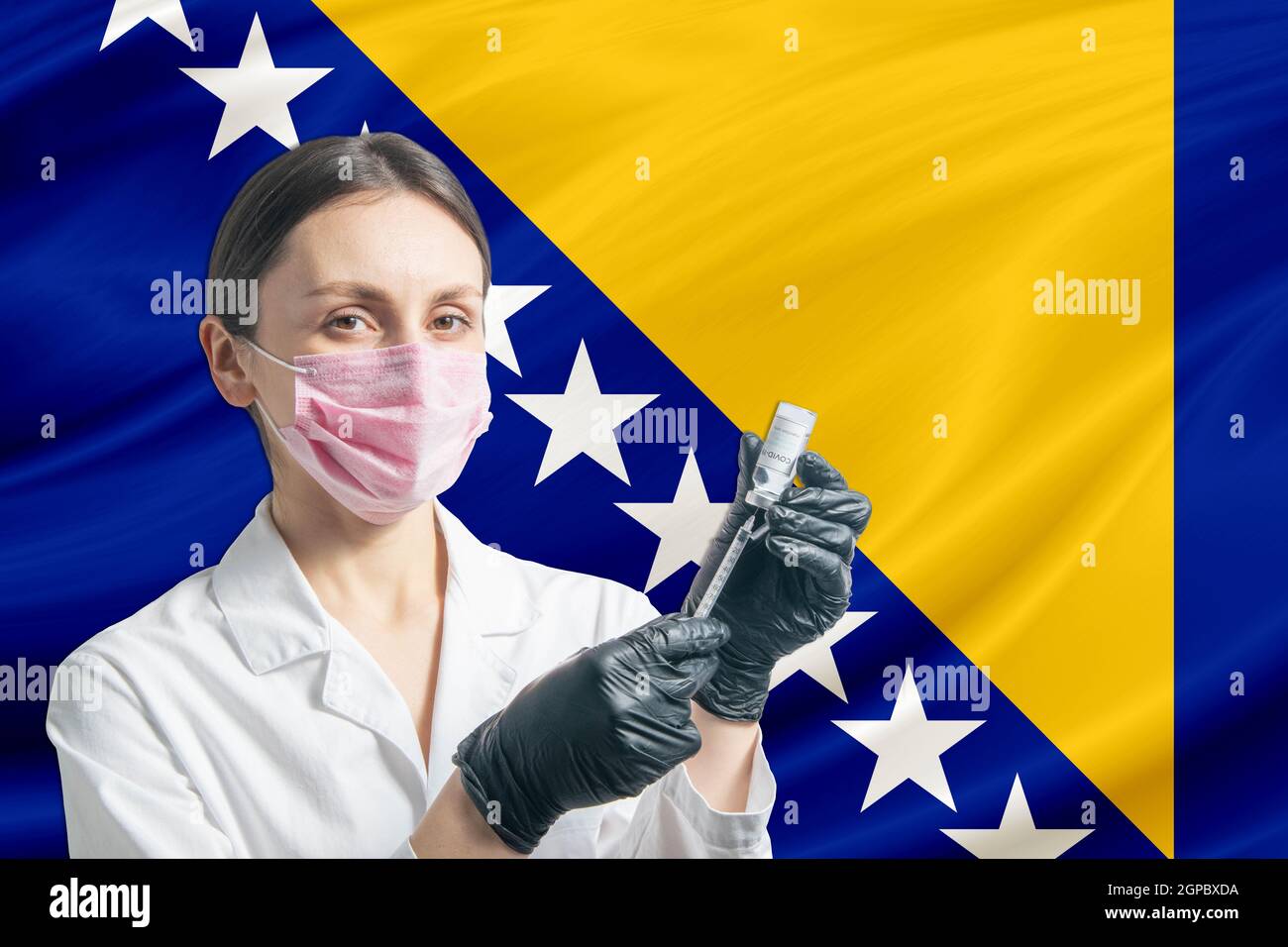 La jeune fille prépare la vaccination contre le fond du drapeau de Bosnie-Herzégovine. Concept de vaccination Bosnie-Herzégovine. Banque D'Images