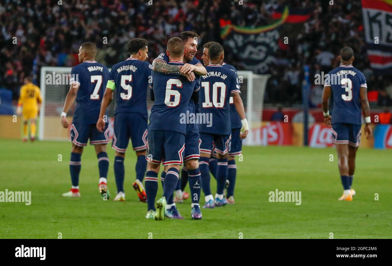 Lionel MESSI du PSG célèbre son but avec Marco VERRATTI du PSG lors du match de football Champion's League Paris Saint Germain v Manchester City au Parc des Princes Stadium à Paris, France, le 28 septembre 2021. Photo de Loic Baratoux/ABACAPRESS.COM Banque D'Images