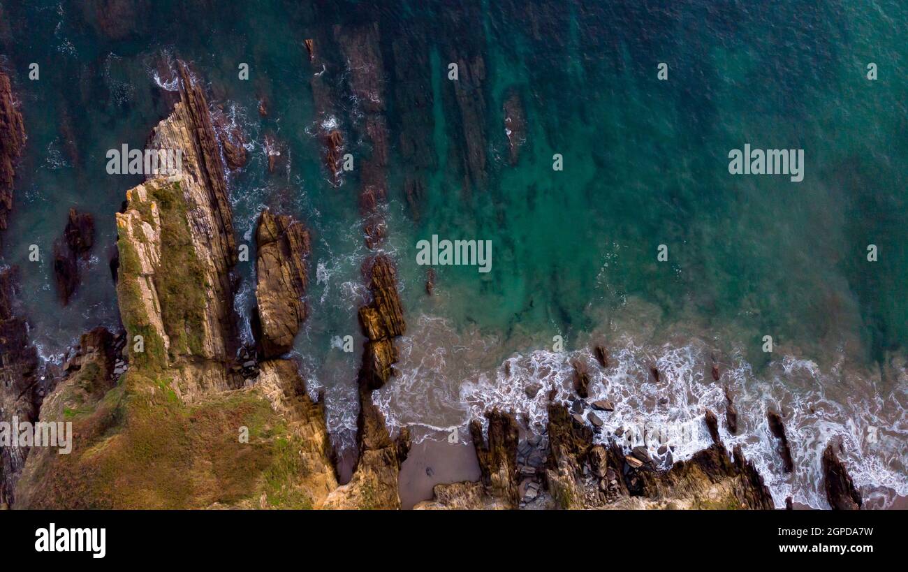 Belle vue aérienne de la côte avec des textures naturelles et des couleurs Banque D'Images