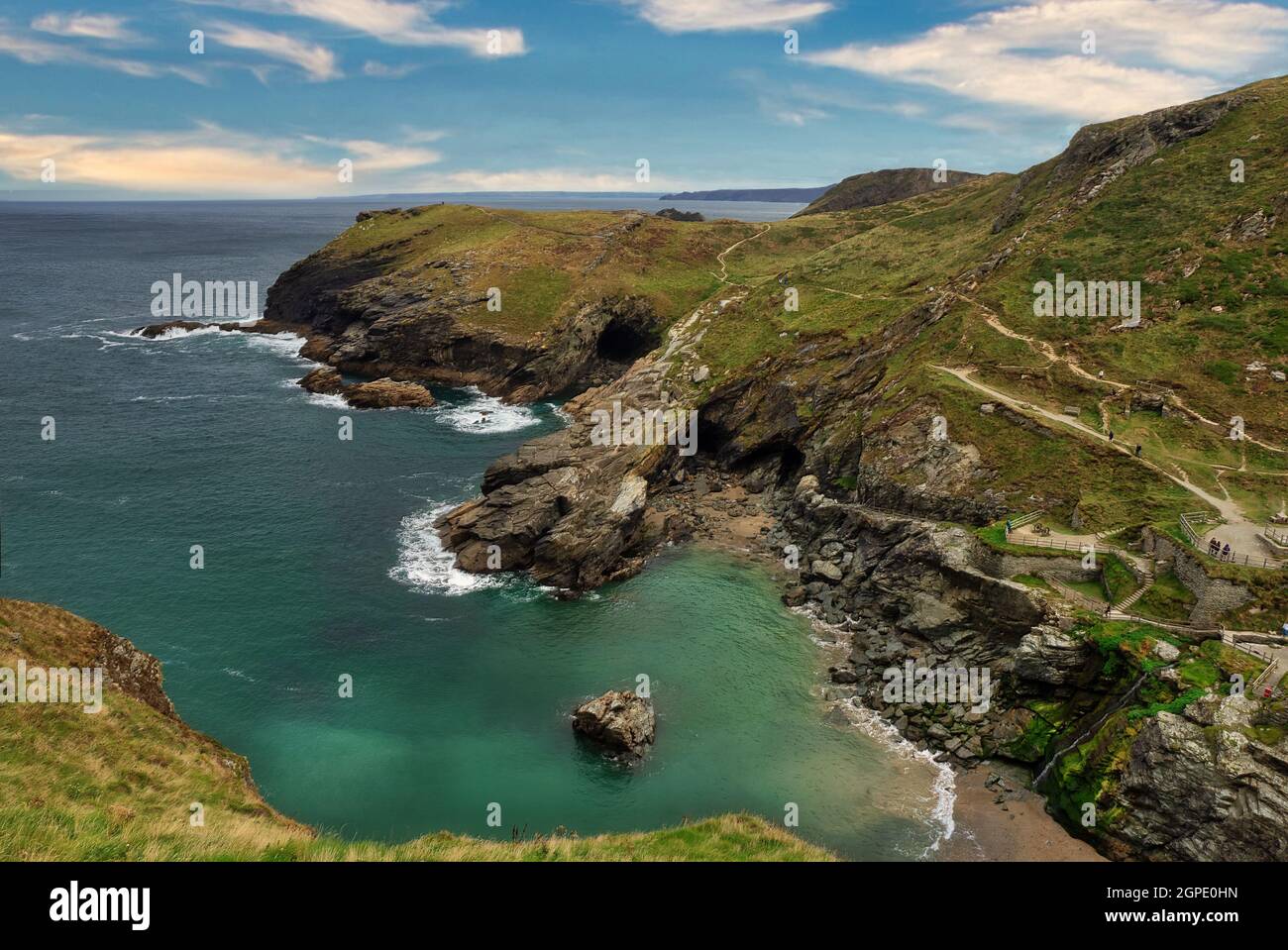 Barras nez promontoire à Tintagel, partie de la superbe côte cornouailles sur le sentier de la côte sud-ouest. Banque D'Images