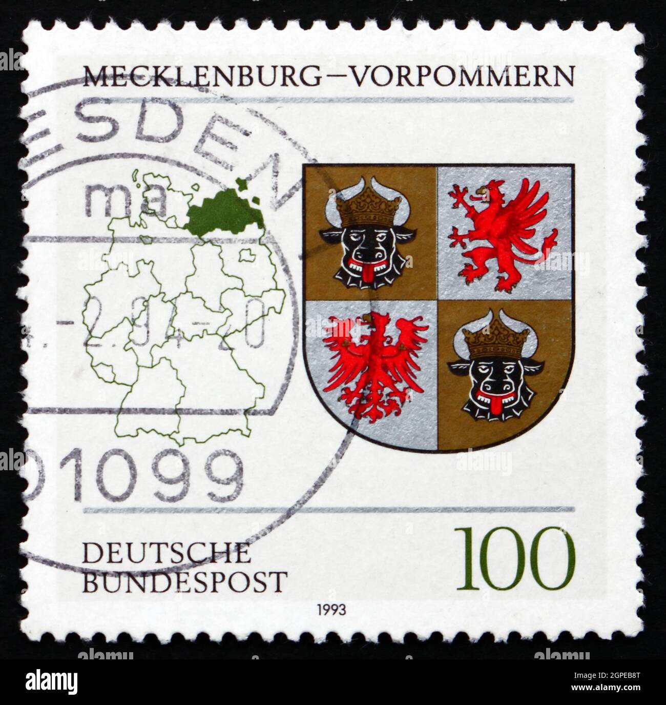 ALLEMAGNE - VERS 1993: Un timbre imprimé en Allemagne montre des armoiries, Mecklembourg-Poméranie occidentale, État de la République fédérale d'Allemagne, circ Banque D'Images
