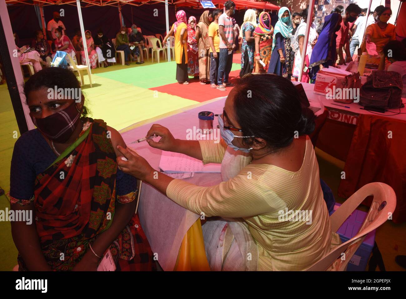 New Delhi, Inde. 29 septembre 2021. Un programme d'inoculation massive contre Covid-19 à New Delhi en Inde marque une étape importante pour une personne sur quatre entièrement éligible vaccinée. (Photo de Sondeep Shankar/Pacific Press) Credit: Pacific Press Media production Corp./Alay Live News Banque D'Images