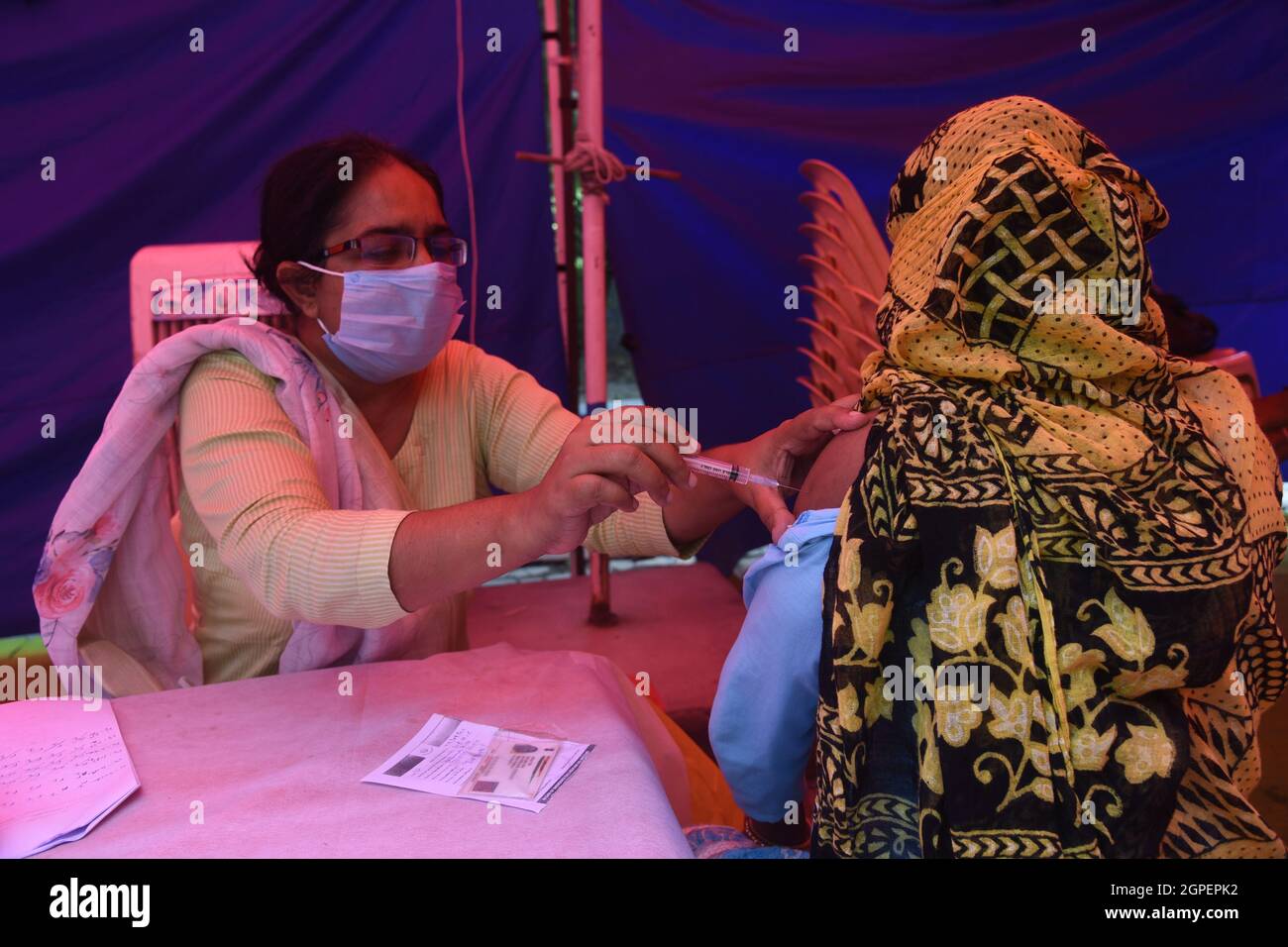 New Delhi, Inde. 29 septembre 2021. Un programme d'inoculation massive contre Covid-19 à New Delhi en Inde marque une étape importante pour une personne sur quatre entièrement éligible vaccinée. (Photo de Sondeep Shankar/Pacific Press) Credit: Pacific Press Media production Corp./Alay Live News Banque D'Images