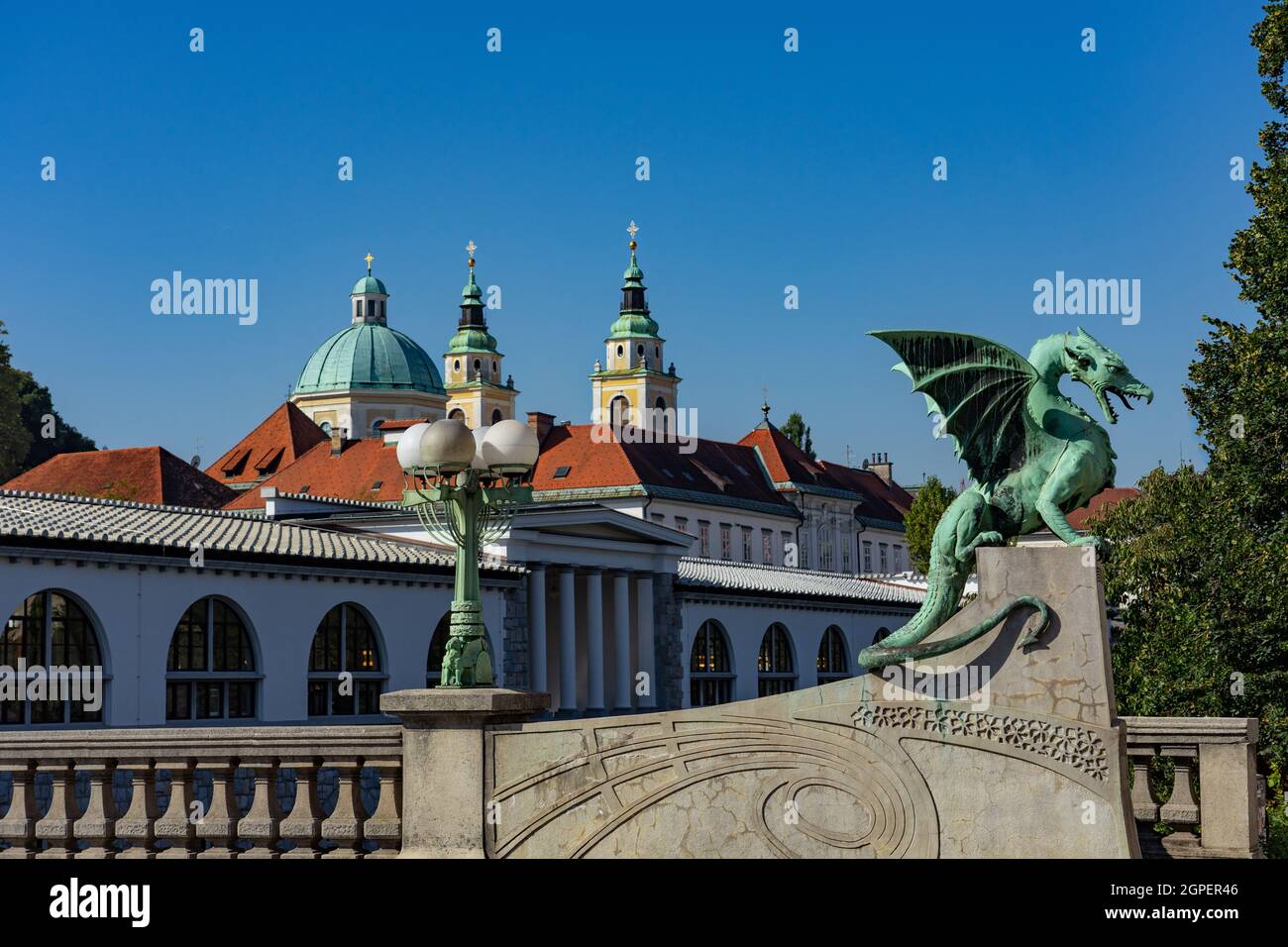 Pont du dragon à Ljubljana avec statue du dragon . Banque D'Images