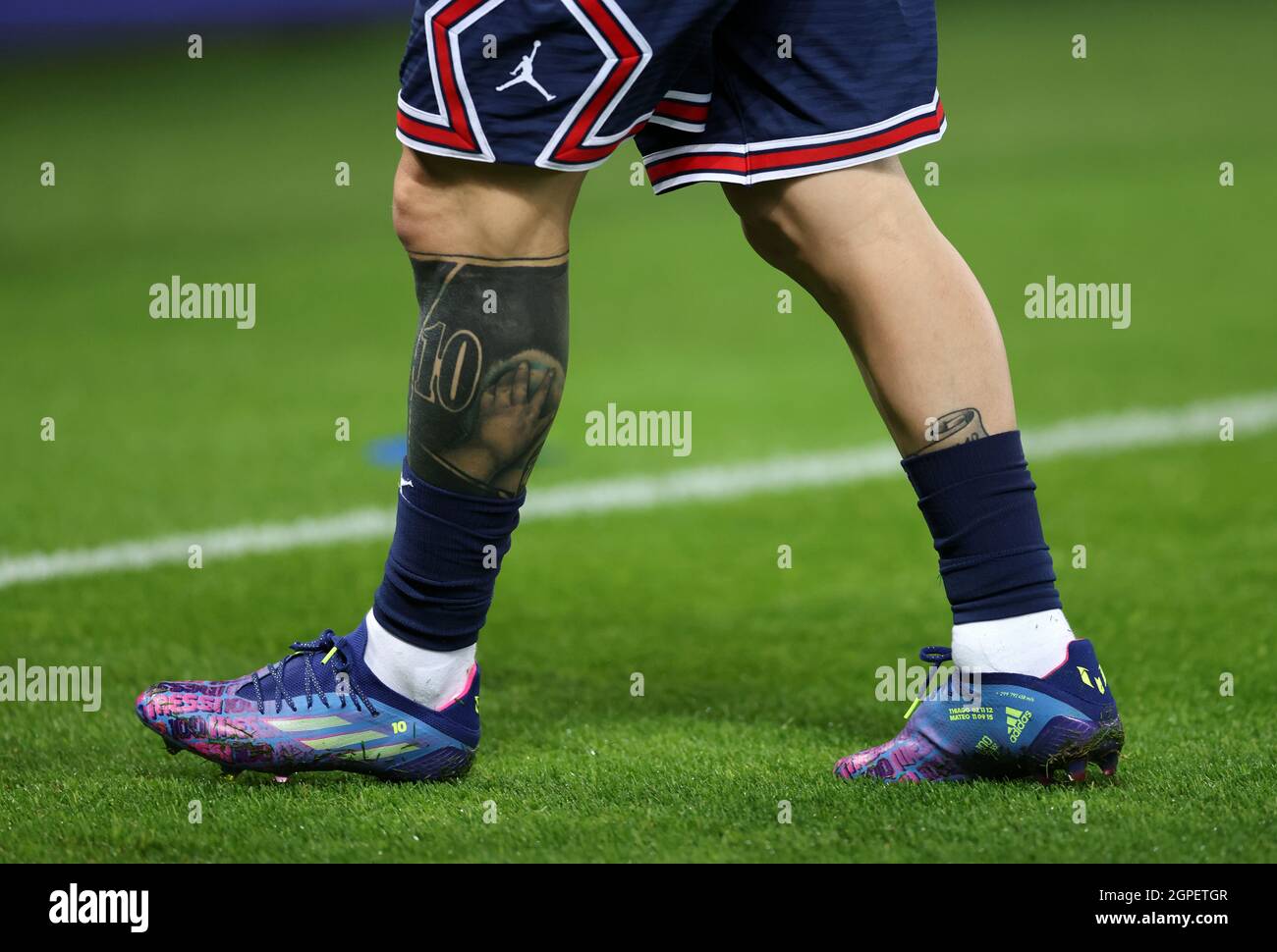 Paris, France. 28 septembre 2021. Lionel Messi de Paris Saint Germain tatouage de jambe lors du match de l'UEFA Champions League au Parc des Princes, Paris. Le crédit photo devrait se lire: David Klein/Sportimage crédit: Sportimage/Alay Live News Banque D'Images