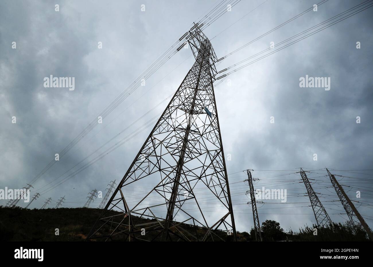 Pylones lignes à haute tension espagne Banque de photographies et d