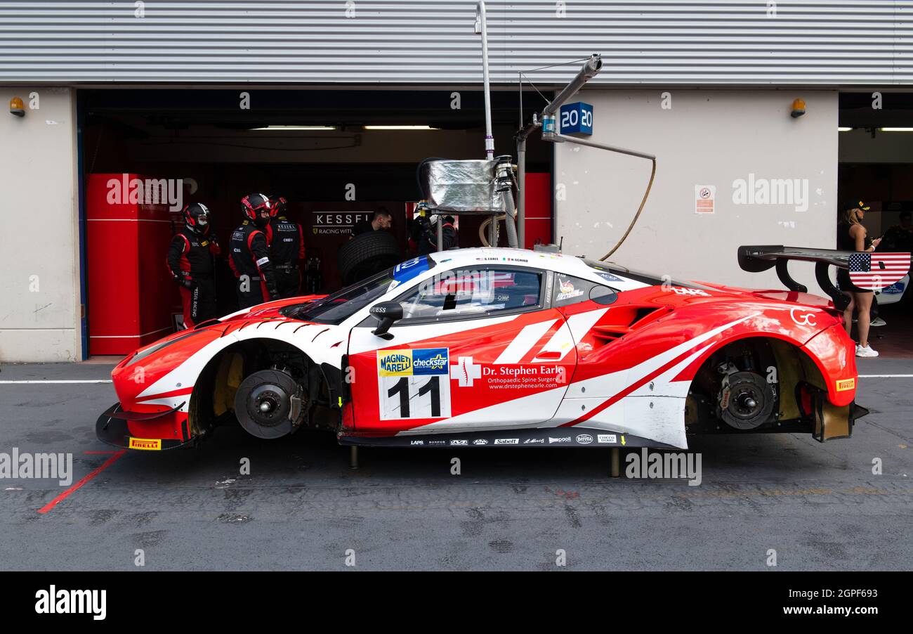 Vallelunga, italie 19 septembre 2021 ACI Racing Weekend.L'écurie Ferrari 488 gt est au travail dans le circuit PIT Lane Banque D'Images