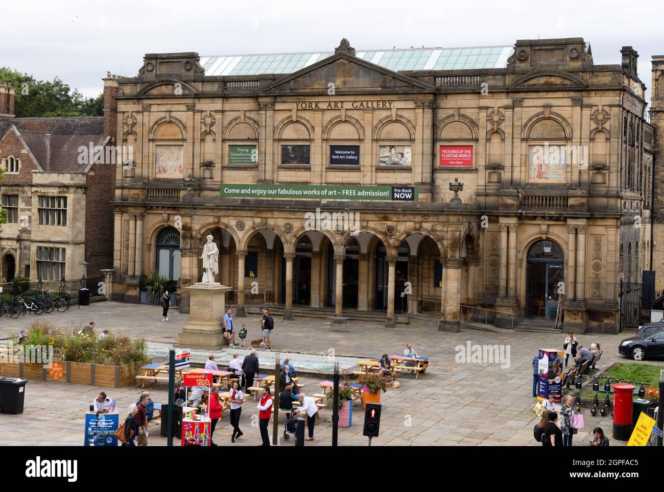 Extérieur de la York Art Gallery, avec une collection de peintures du XIVe siècle au contemporain, Exhibition Square York UK Banque D'Images