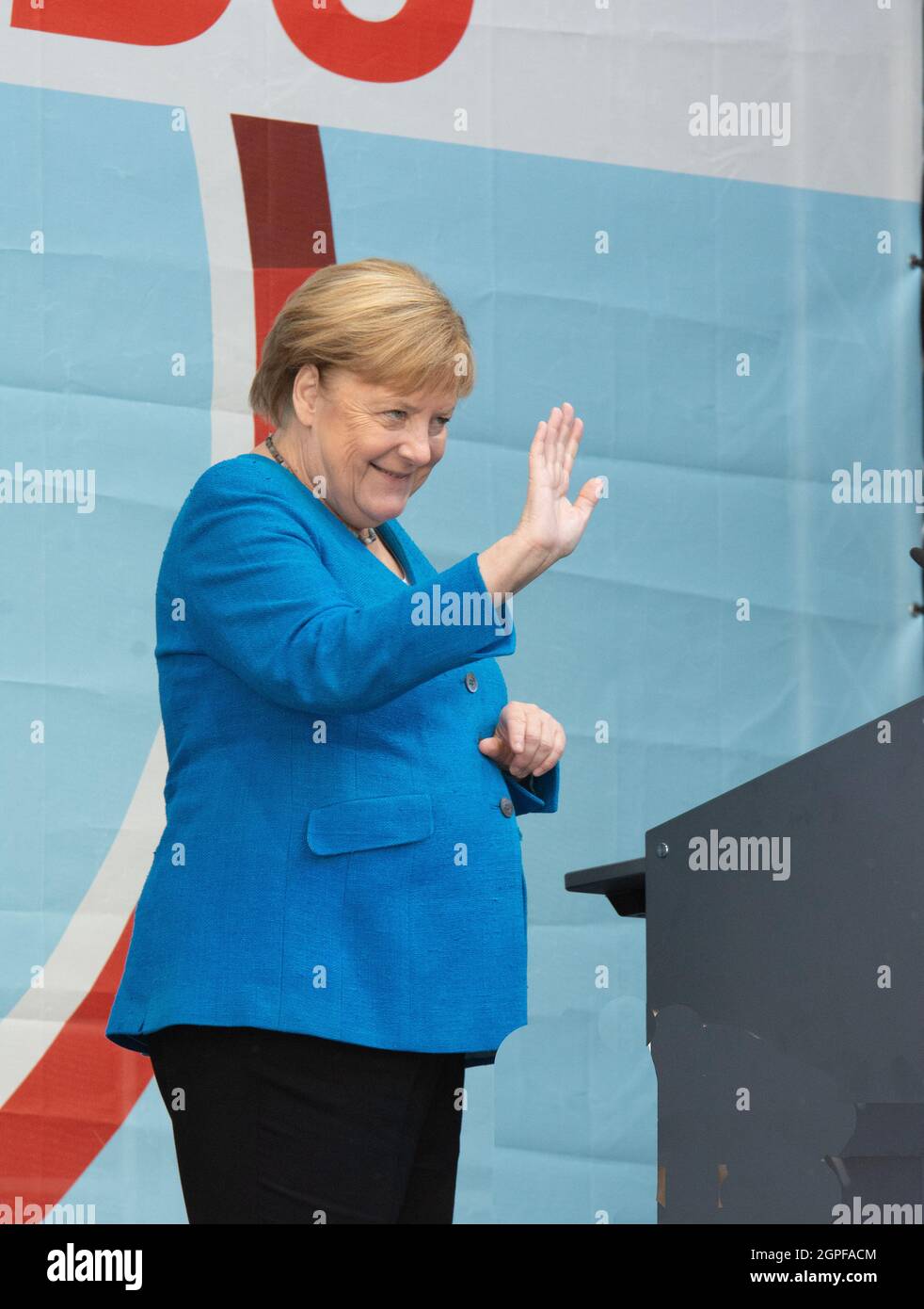 La chancelière Angala Merkel, Rudolf Henke et Armin Laschet lors d'un rassemblement électoral sur la scène Banque D'Images La chancelière Angala Merkel, Rudolf Henke et Armin Laschet lors d'un rassemblement électoral sur la scène Banque D'Images