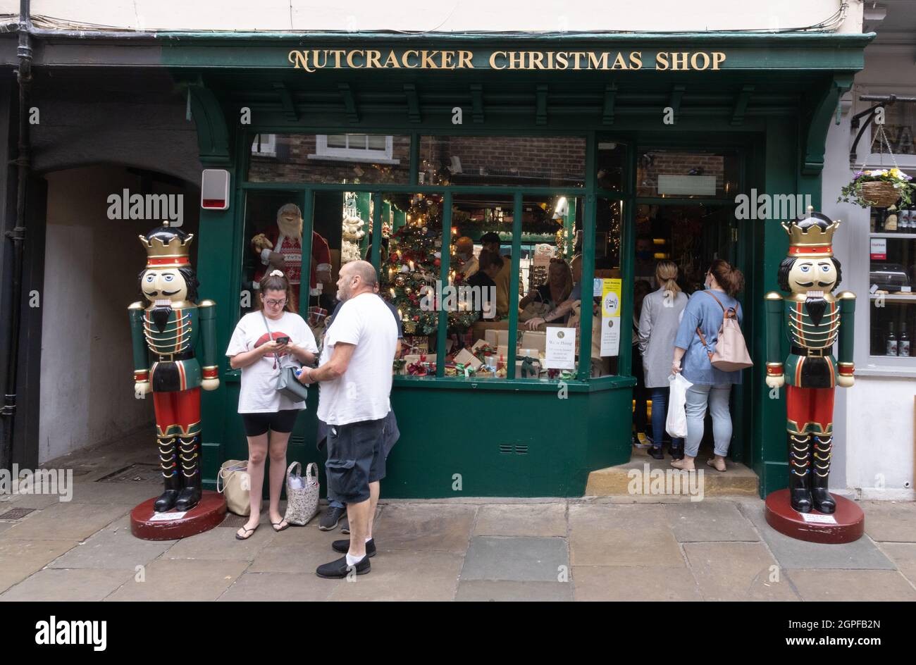 Christmas store UK - The front of the Nutcracker Christmas Shop, The Shambles, York UK Banque D'Images