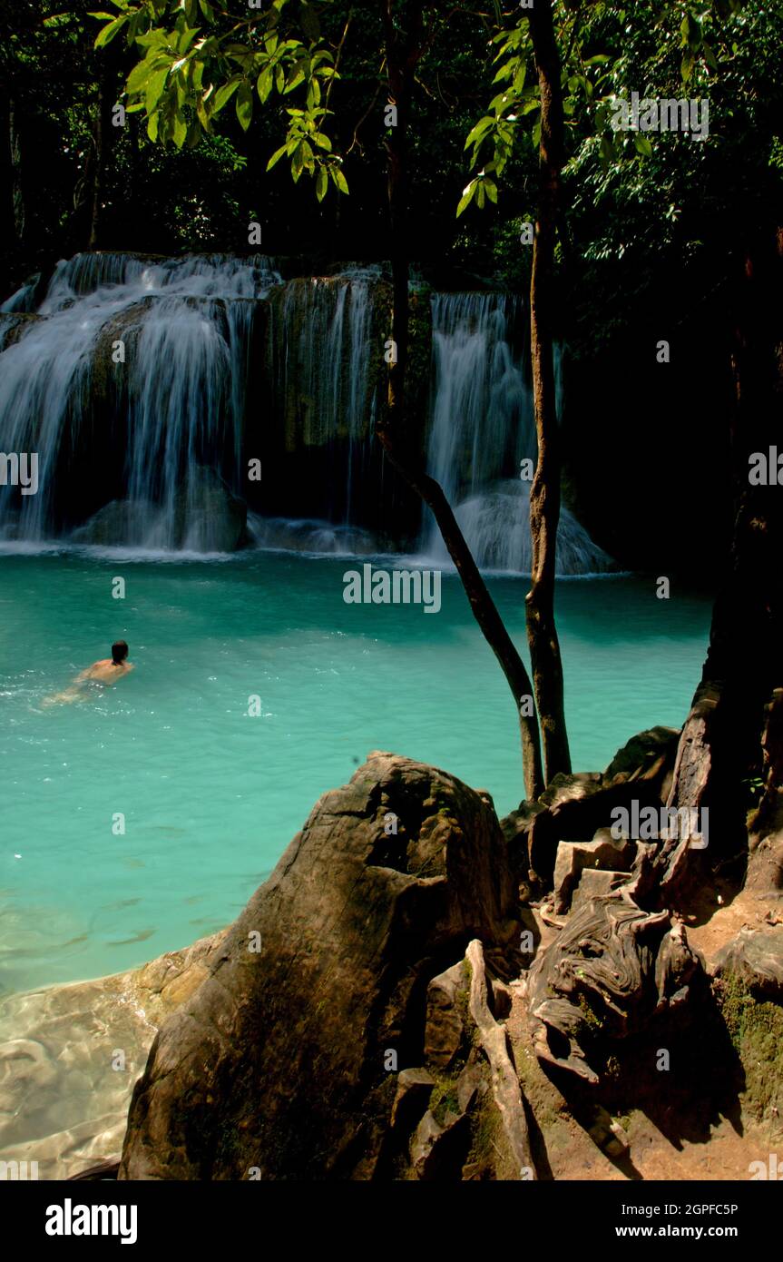 THAÏLANDE, CHANG MAI, PARC NATIONAL D'ERAWAN PRÈS DE LA RIVIÈRE KWAI Banque D'Images