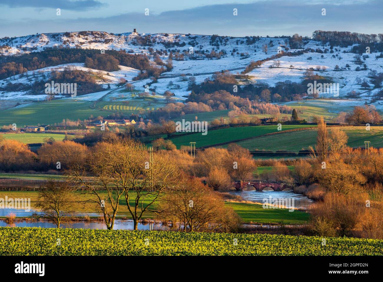 Vue de la colline de Bredon et du pont d'Eckington, Worcestershire, Angleterre, en fin d'hiver Banque D'Images