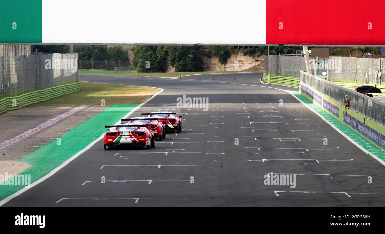 Vallelunga, italie 19 septembre 2021 ACI Racing Weekend.Vue arrière spectaculaire de trois légendes italiennes Ferrari 488 GT en ligne droite avec l'Italie f Banque D'Images