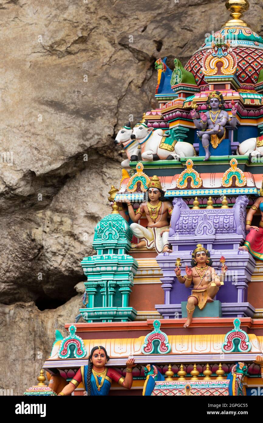 Gros plan sur les motifs religieux décoratifs des temples hindous, près des grottes de Batu, dans le district de Gombak, Selangor, Malaisie Banque D'Images