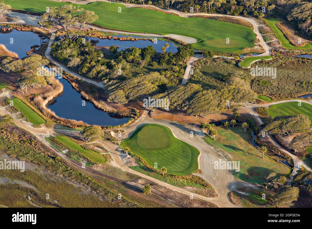 Vue aérienne du complexe de golf Ocean course à l'extrémité est de l'île Kiawah, en Caroline du Sud. Banque D'Images