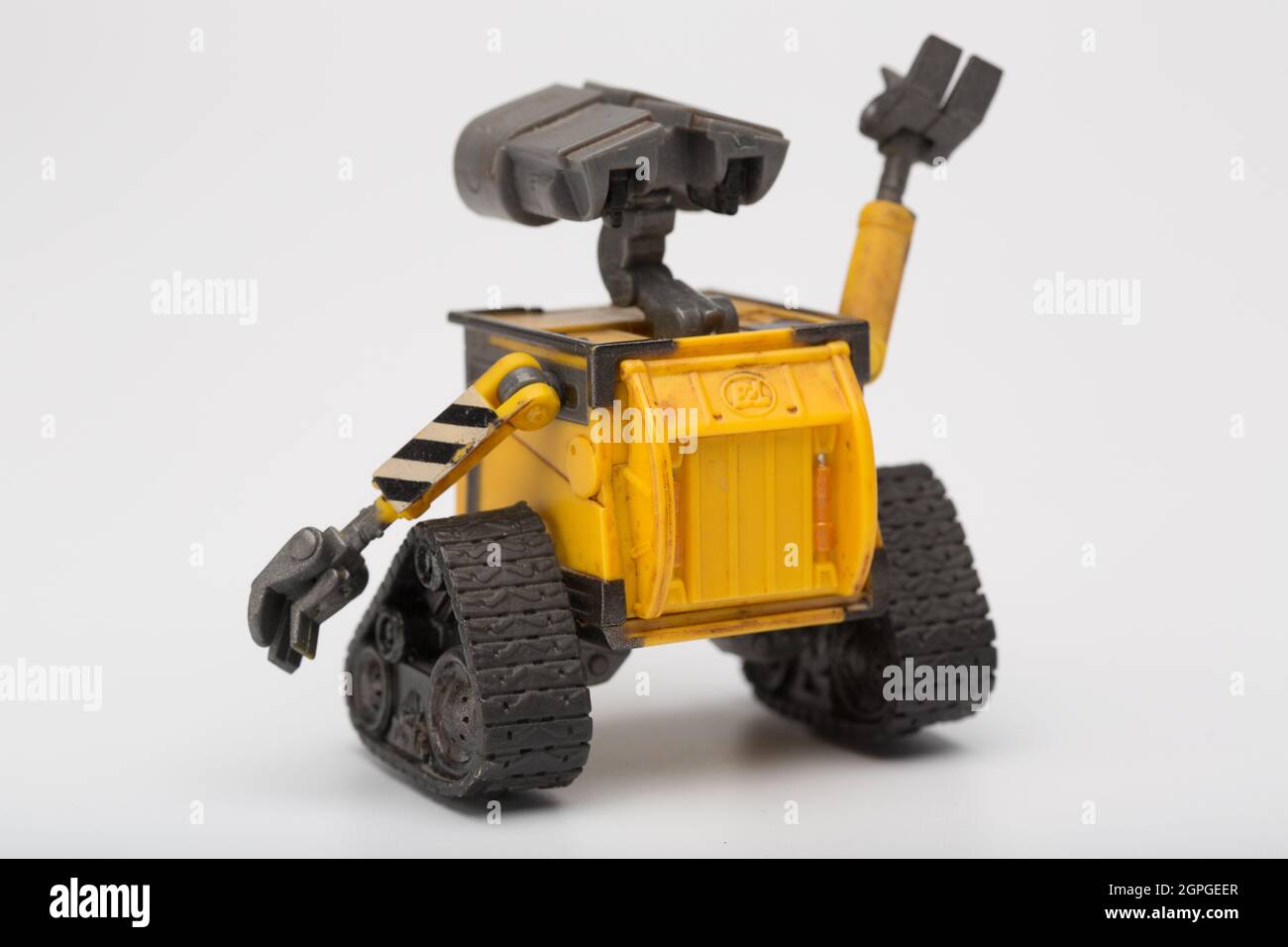 Moscou, Russie - 29 septembre 2021 : PERSONNAGE DE jouet ROBOT WALL-E du film de science-fiction animé par ordinateur produit par Pixar animation Studios. Banque D'Images