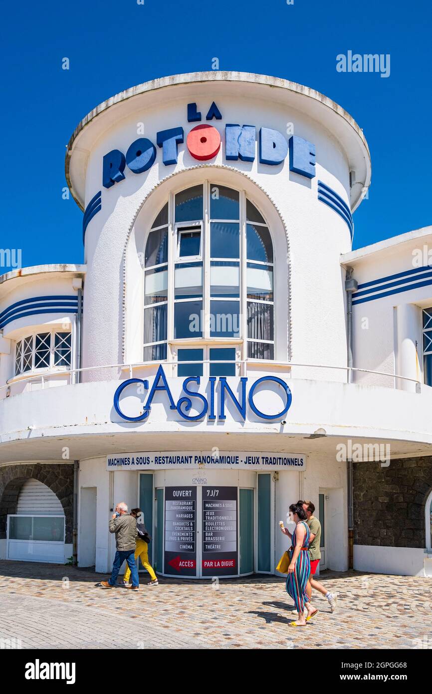 France, Côtes d'Armor, Pleneuf-Val-Andre, Casino Val-André ou la Rotonde Construit en 1934 Banque D'Images