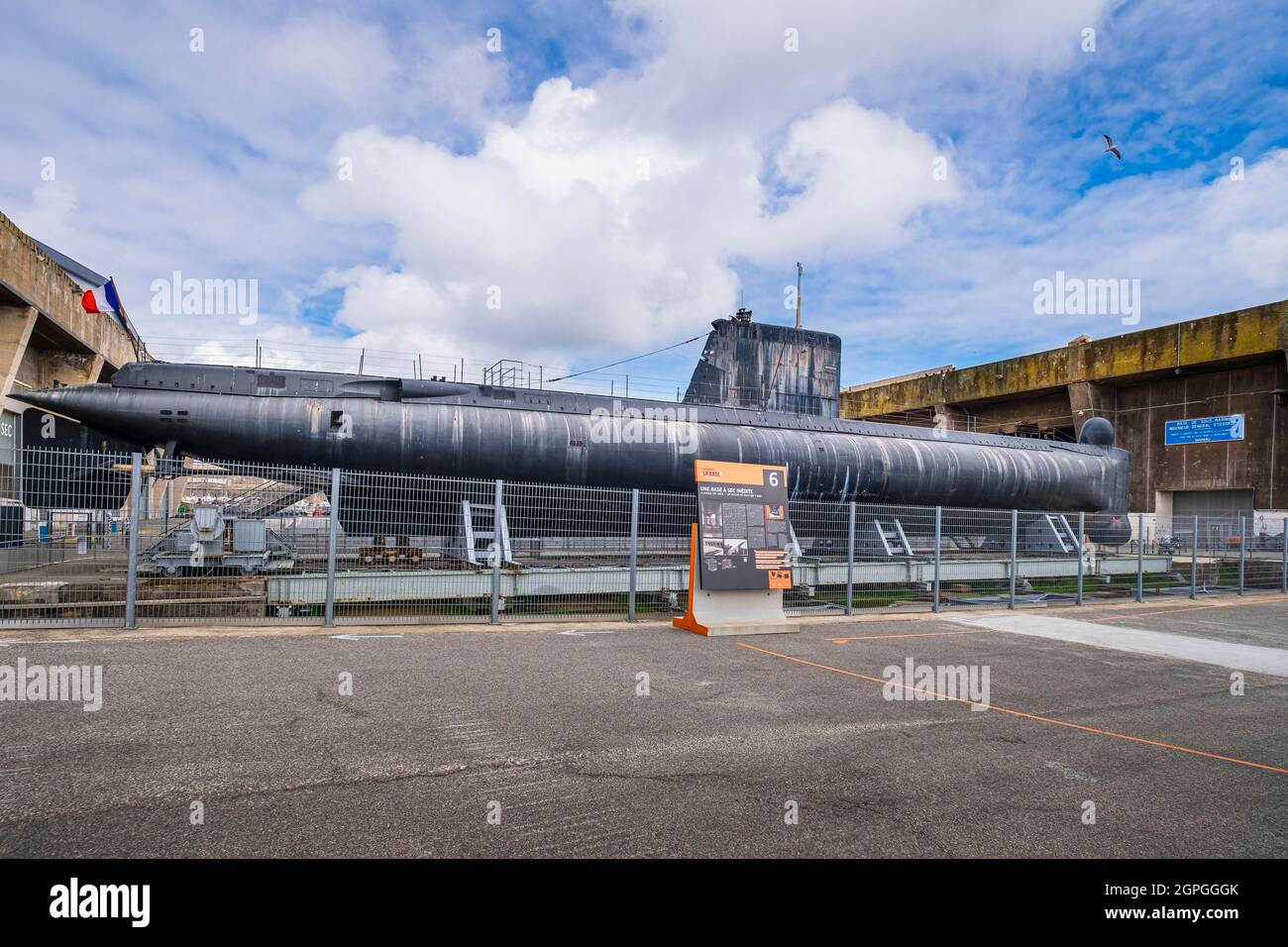 France, Morbihan, Lorient, port de Lorient la base, ancienne base sous- marine construite par les Allemands pendant la Seconde Guerre mondiale  Photo Stock - Alamy