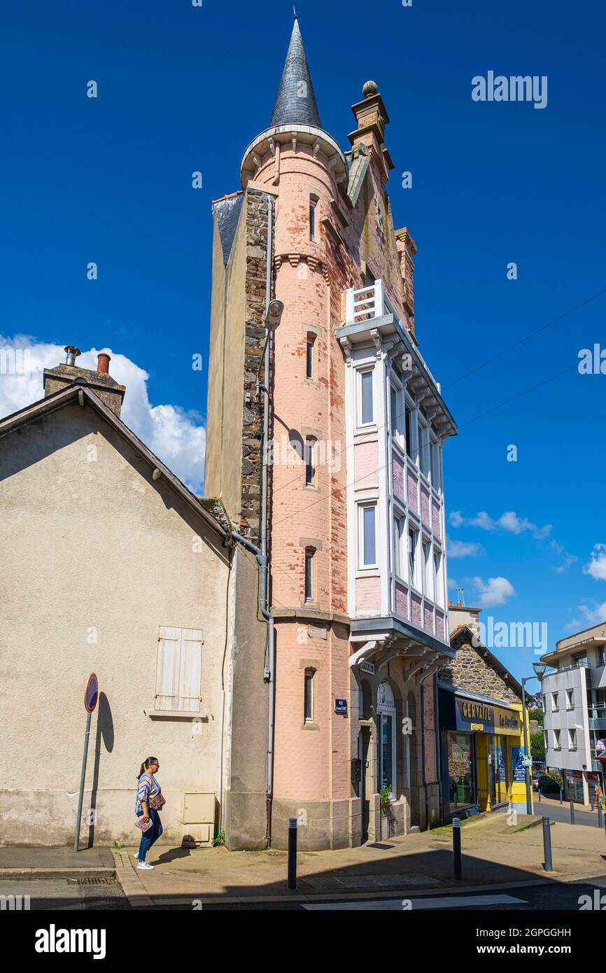 France, Côtes d'Armor, Saint-Quay-Portrieux le long du sentier de randonnée GR 34, maison Ty Huel de style néo-médiéval construite par l'architecte Eugène Macé vers 1900 Banque D'Images