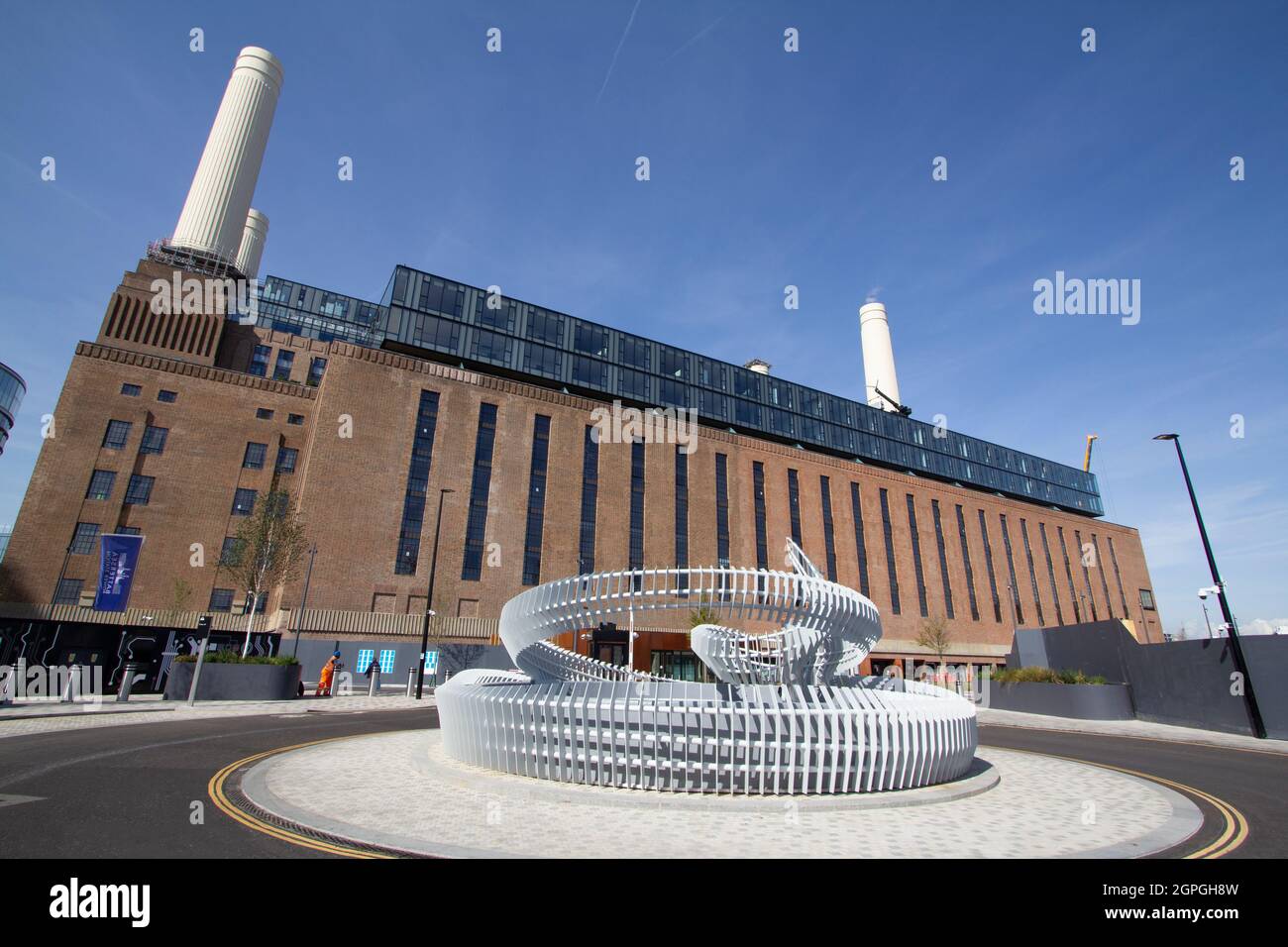 2021 développement de la centrale électrique de Battersea à Londres avec sculpture devant le bâtiment Banque D'Images
