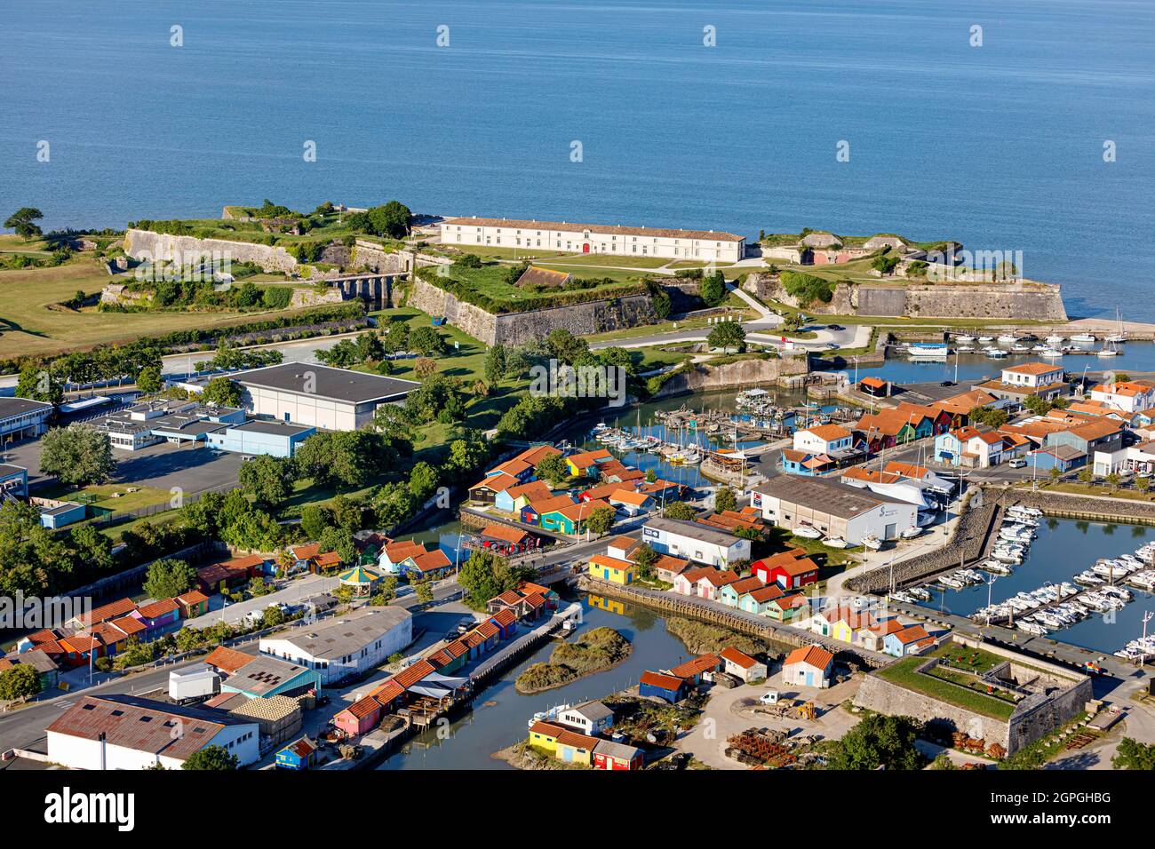 France, Charente Maritime, le Château d'Oléron, le port et la Citadelle (vue aérienne) Banque D'Images