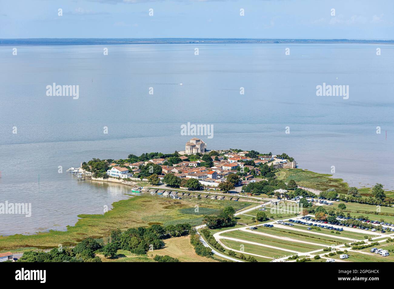 France, Charente Maritime, Talmont sur Gironde, étiqueté Les Plus Beaux Villages de France (Les Plus Beaux Villages de France), le village sur la Gironde (vue aérienne) Banque D'Images