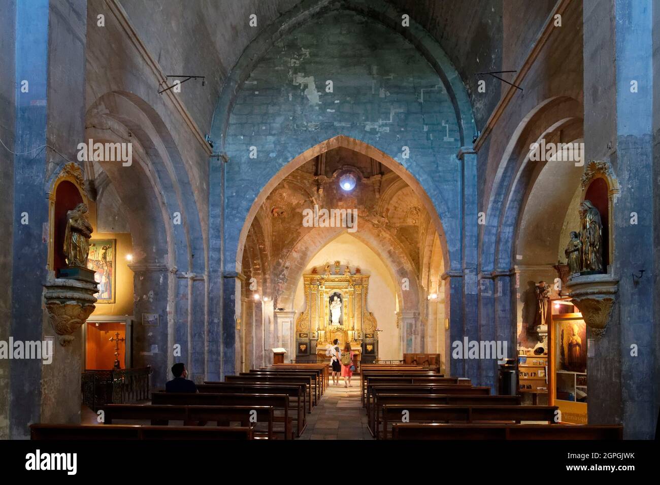 France, Vaucluse, Venasque, labellisés les plus Beaux villages de France (les plus beaux villages de France), église romane notre Dame, XIIe-XIIIe siècles Banque D'Images