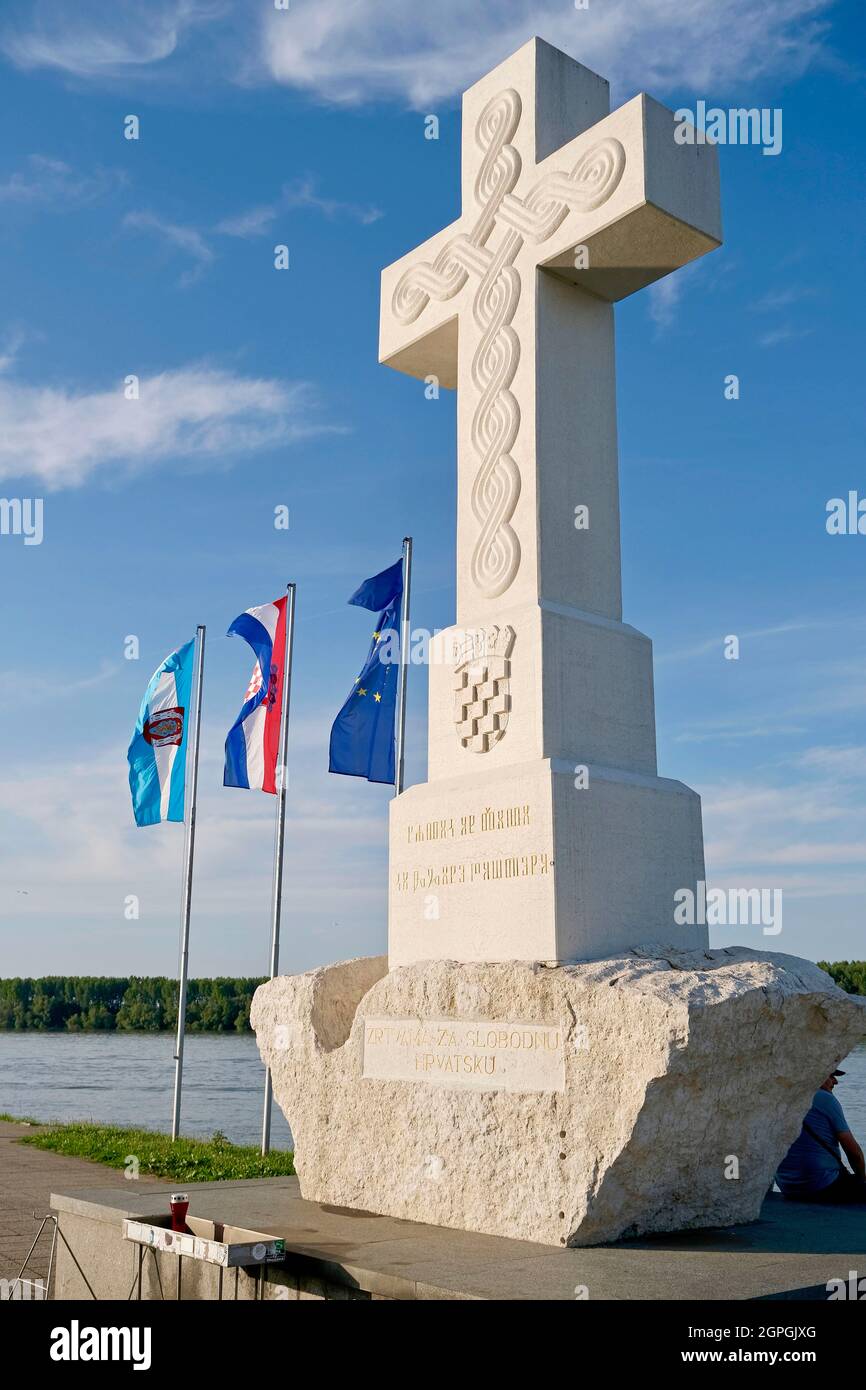 Croatie, Slavonie, Vukovar, mémorial de l'embouchure de la Vuka et du Danube, Croix en l'honneur de tous ceux qui ont donné leur vie pour la Croatie libre et indépendante Banque D'Images