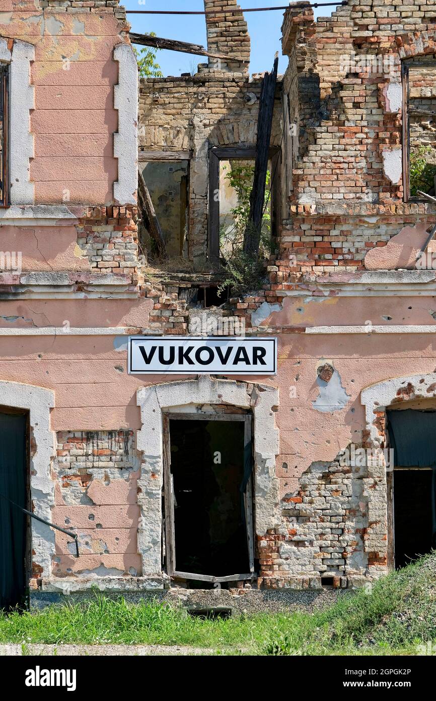 Croatie, Slavonie, Vukovar, façade de la station détruite après le siège de Vukovar entre août et novembre 1991 Banque D'Images