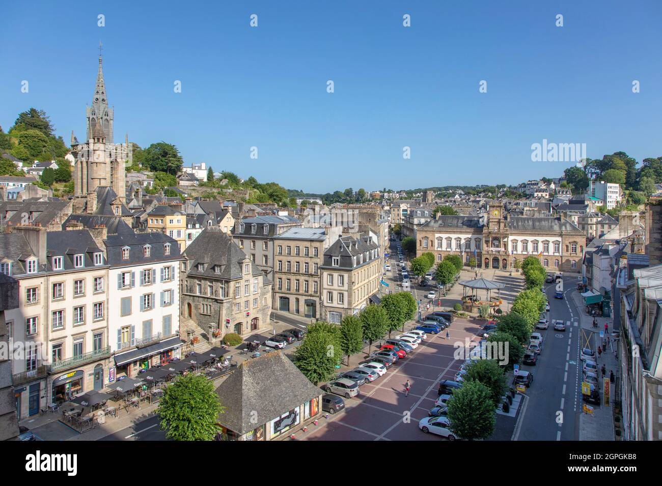 France, Finistère, Morlaix, place des otages, mairie et église Sainte-Melaine Banque D'Images