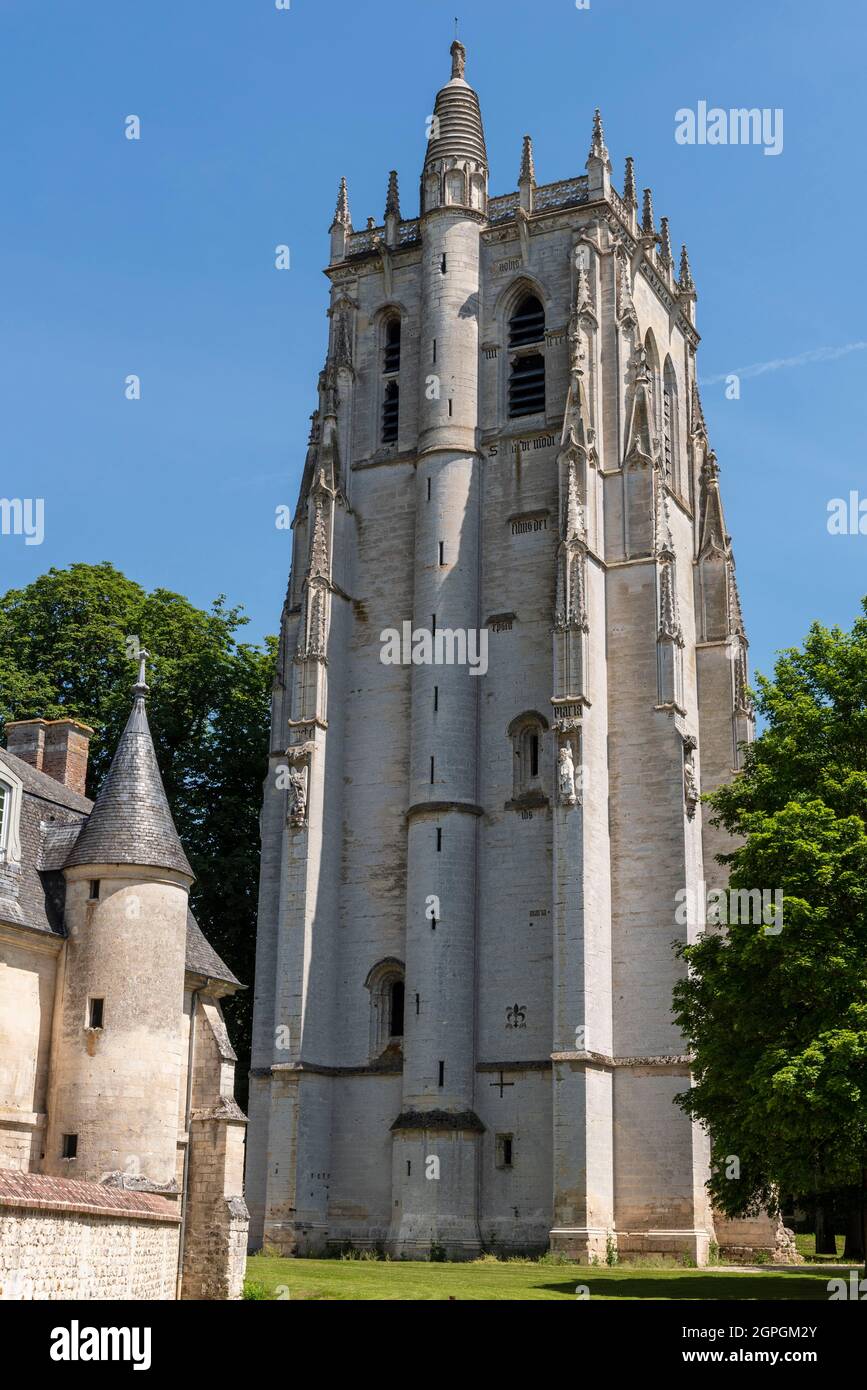 France, Eure, le bec Hellouin, a marqué les plus beaux villages de France, l'abbaye notre Dame du bec, l'abbaye bénédictine catholique, la Tour Saint Nicolas du XVe siècle Banque D'Images