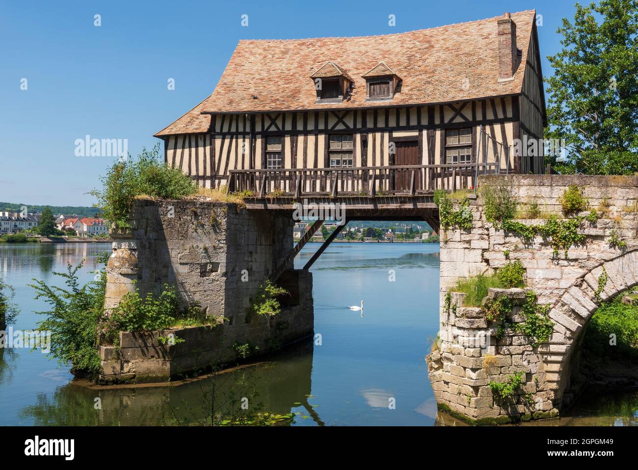 La France, l'Eure, Vernon, le vieux moulin sur le vieux pont sur la Seine Banque D'Images