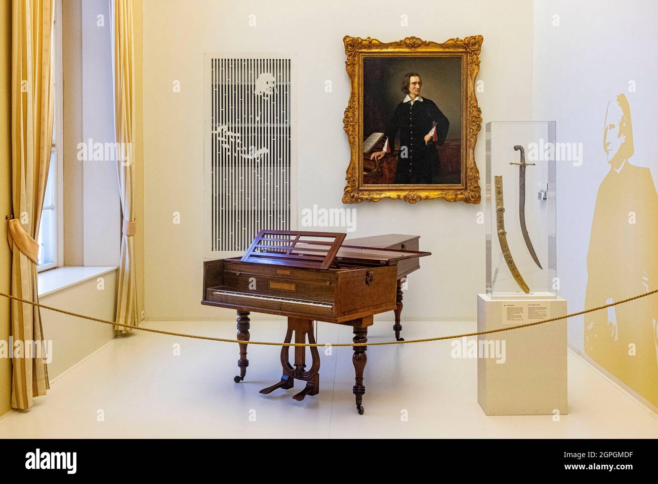 Hongrie, Budapest, classée au patrimoine mondial de l'UNESCO, quartier Pest, Musée national hongrois (Magyar Nemzeti Muzeum), piano et portrait de Franz (Ferenc) Liszt (1811 1886) Banque D'Images